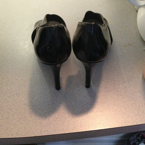 Black Patent Leather Heels - Picture 3 of 4