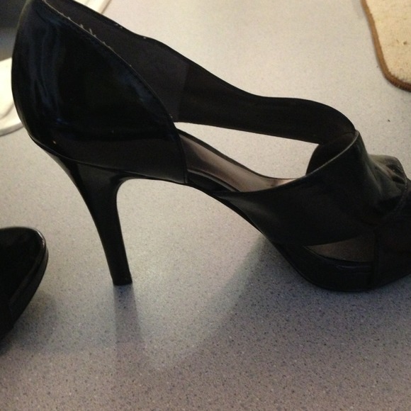 Black Patent Leather Heels - Picture 4 of 4
