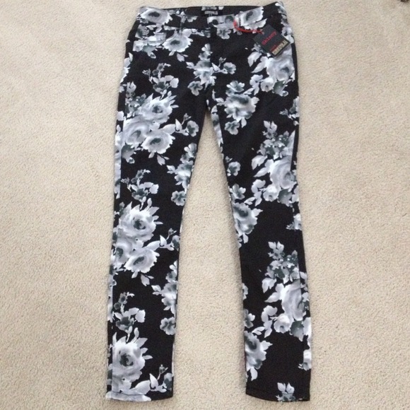 Floral print pants.