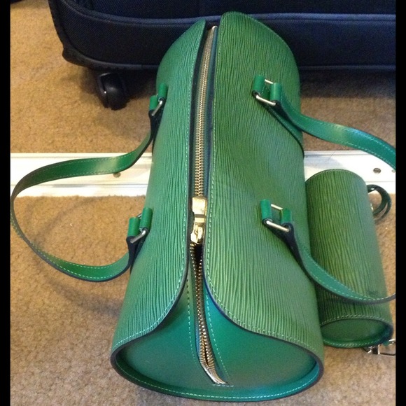 Flash sale Preowned authentic LV Epi soufflot - Picture 2 of 4