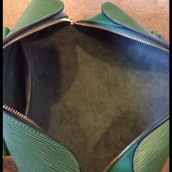 Flash sale Preowned authentic LV Epi soufflot - Picture 3 of 4