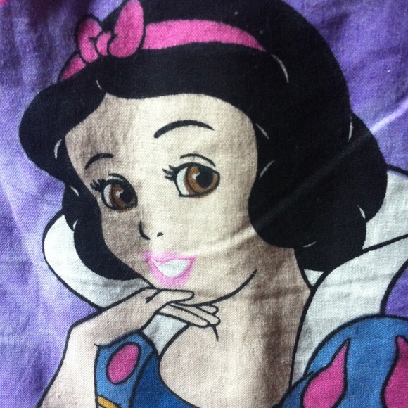 Crop top length Snow White vest. - Picture 2 of 4