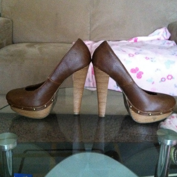 Heels - Picture 2 of 3