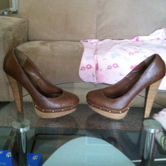 Heels - Picture 3 of 3