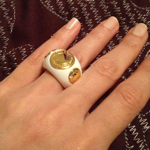 Coach ring, excellent condition