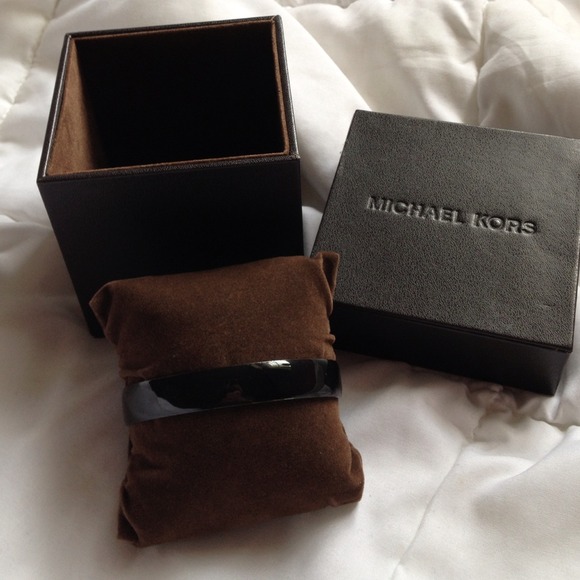 ⛔SOLD⛔Michael Kors black bracelet ?