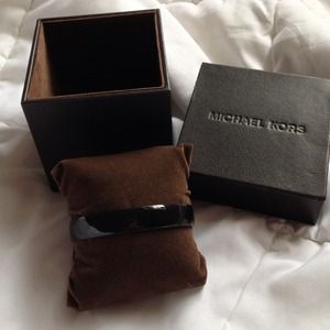 ⛔SOLD⛔Michael Kors black bracelet ?