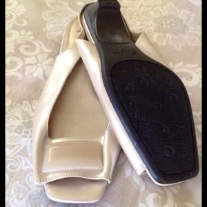 SOLD ON EBAY Nude open toe Sandals