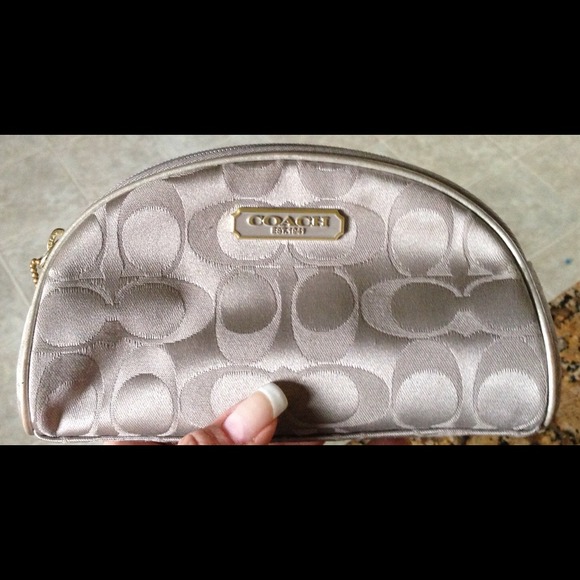 ✨Coach Make-up bag✨