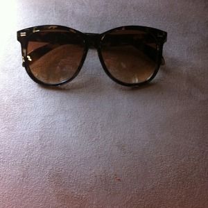 Cute sunglasses! ❤