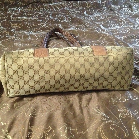 😊SOLD😊100% AUTHENTIC GUCCI BAG - Picture 2 of 4