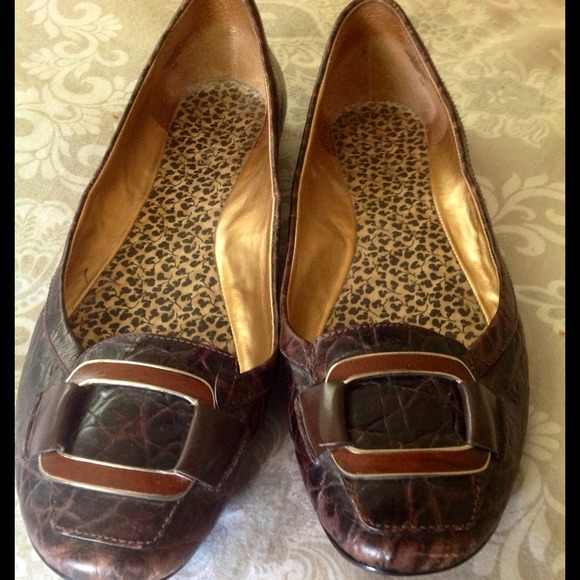 SOLD.    Nine West size 11 leather shoes