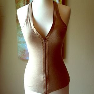 Hot zip-up tank top!