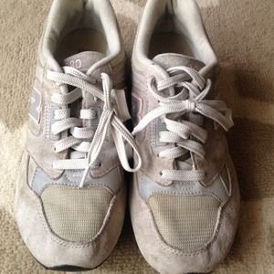 TRADED WITH HAYS333-new balance and boot bundle