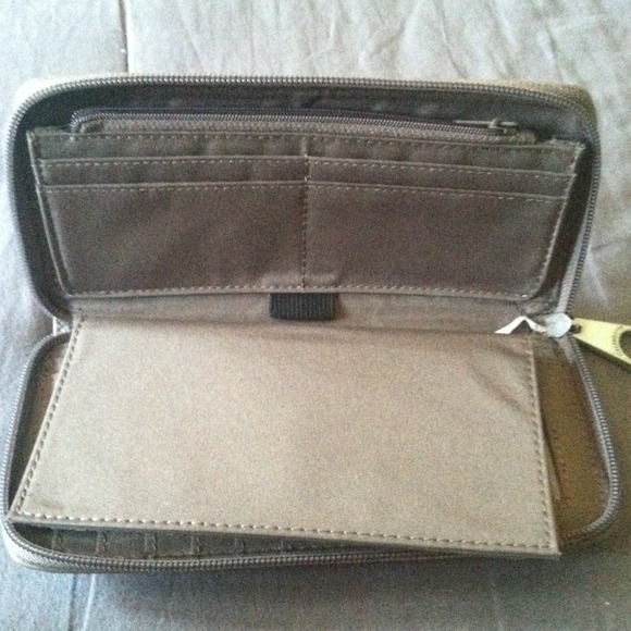 LC Wallet - Picture 3 of 4