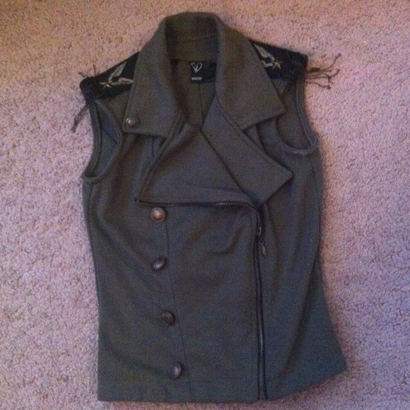 Cute sleeveless blazer/top