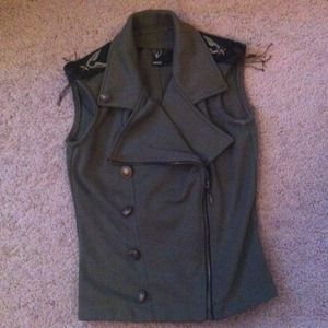 Cute sleeveless blazer/top