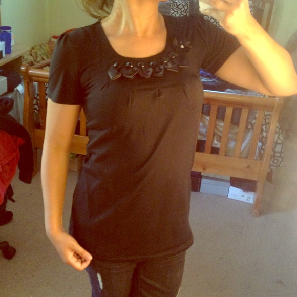 🔴SOLD🔴 Cute Black Shirt w/ Silk Floral