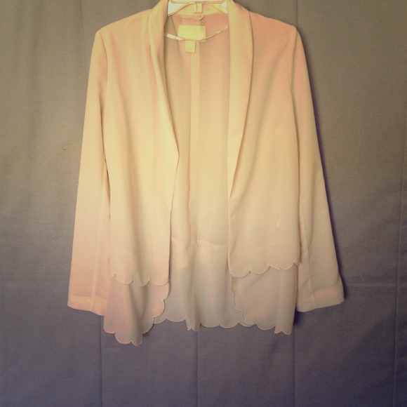 ❌SOLD❌ H&M Scalloped Lightweight Jacket