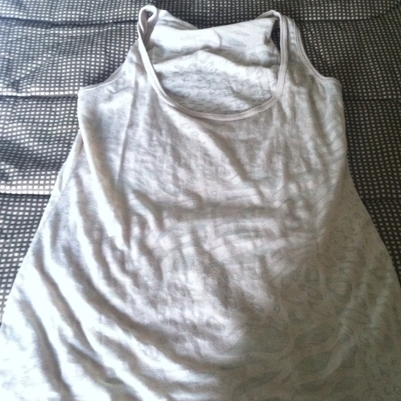 Shell color tank top.