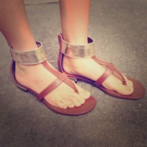 NEW, gorgeous nude/gold sandals
