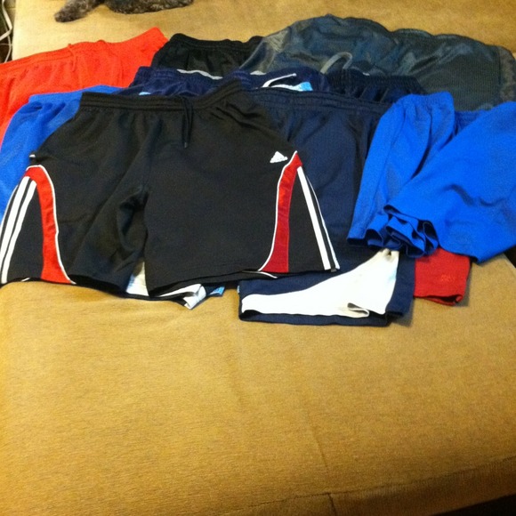 ??LOT OF MEN'S BASKETBALL SHORTS??
