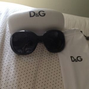New authentic black Dolce & Gabbana sun glasses