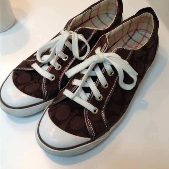 Authentic coach shoes size 9 chocolate brown