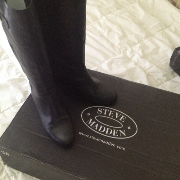 Steve Madden black leather boots
