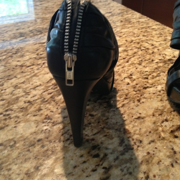 Jessica Simpson black leather sandals - Picture 3 of 4