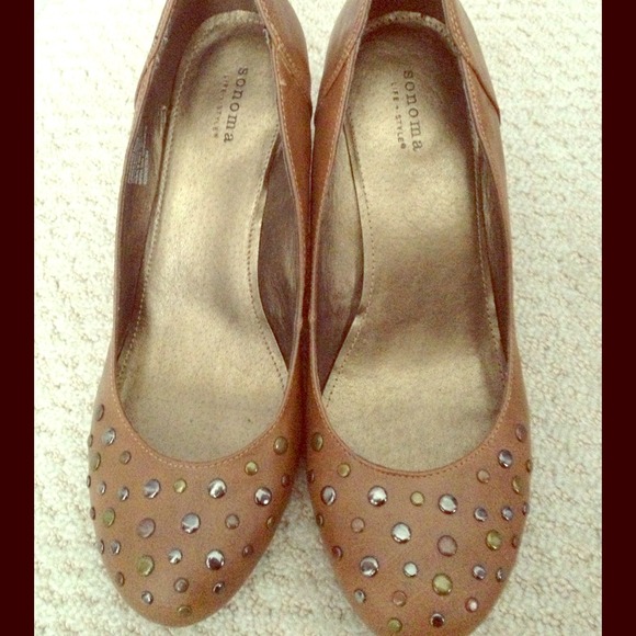 *Never Worn*  Tan wedge