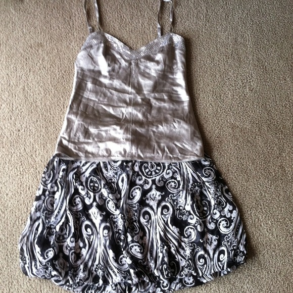 Silver tank top and black/whited patterned skirt - Picture 1 of 4