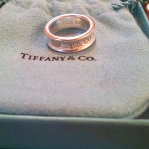 Tiffany ring with bag and box