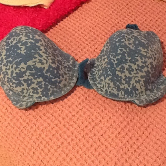 Two bras! - Picture 2 of 4