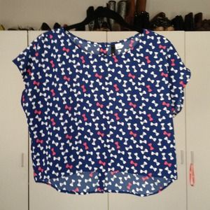 ❌SOLD❌ Crop Top (Bow design)