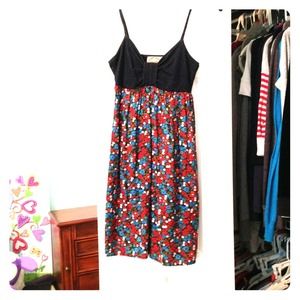 Very cute flower print dress!
