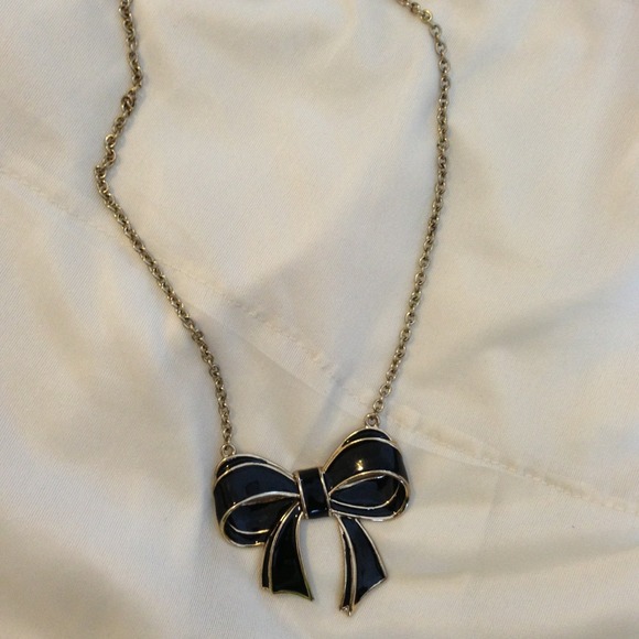 Jewelry - Black bow necklace