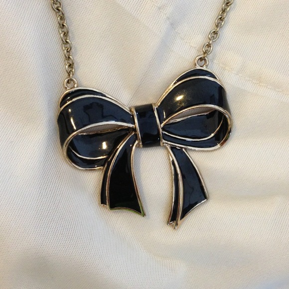 Black bow necklace - Picture 2 of 2