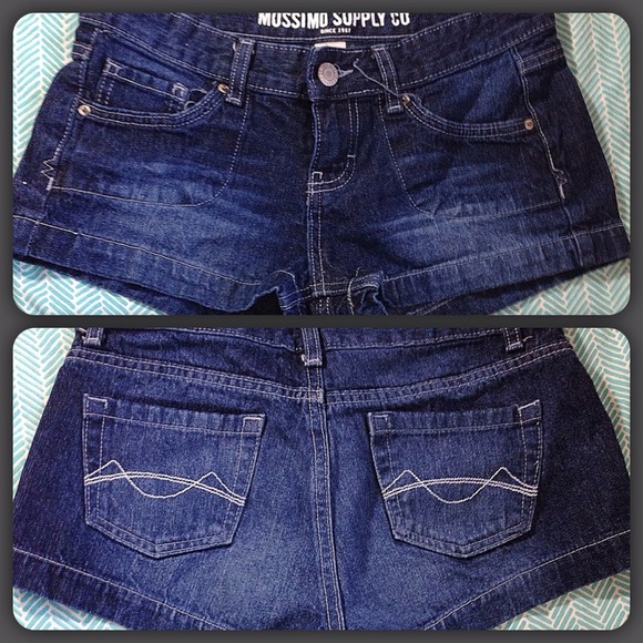 Size 5 (fits 6) Dark Blue Denim Short-Shorts