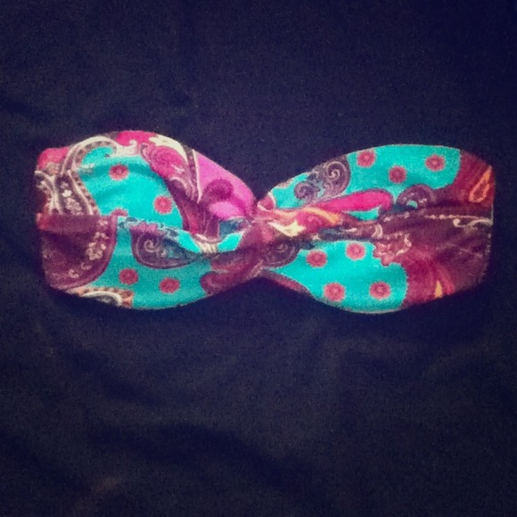 ❌SOLD❌✨Paisley Bikini Top✨ - Picture 1 of 2