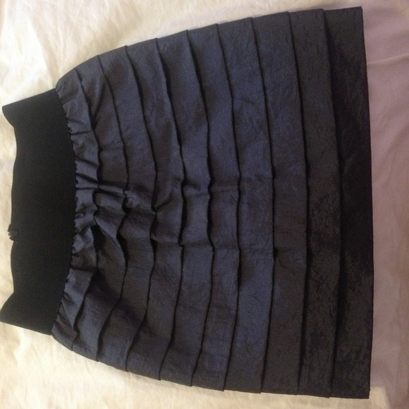 New with tags! Grey tiered bodycon skirt