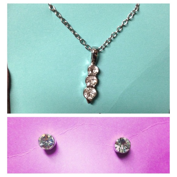 ⬇REDUCED⬇👍. Genuine crystal studs and necklace!! - Picture 1 of 1