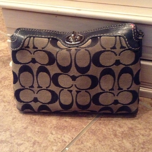 Coach make up pouch 👛💋💄