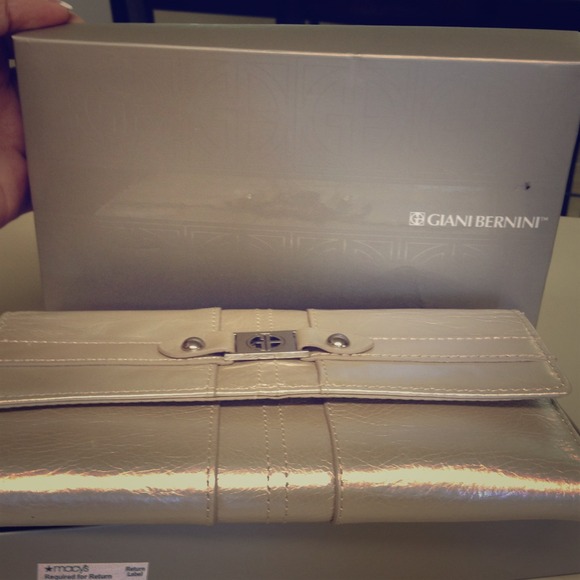 Giani Bernini wallet NWT
