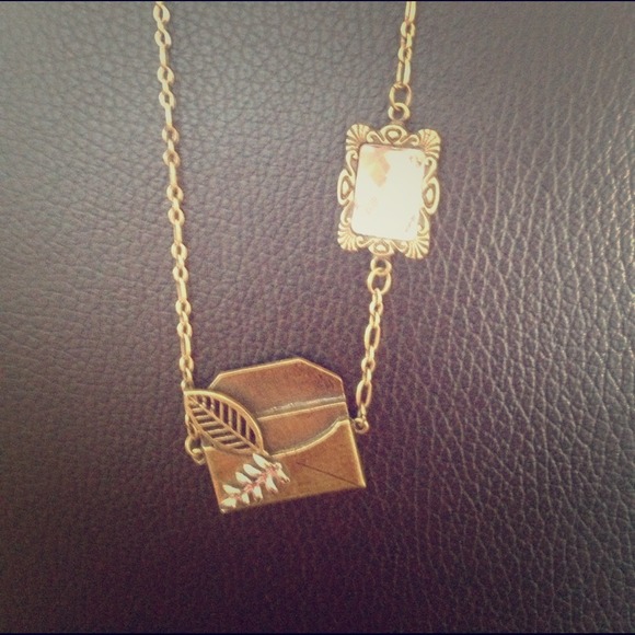 NWOT Long envelope necklace