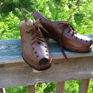 Vintage repro shoes. Brown. Sooo cute