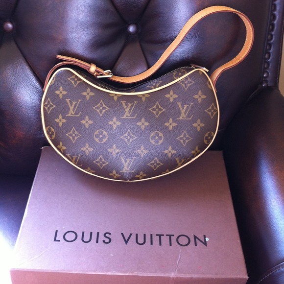SOLD VIA PAYMENT PLAN LV Croissant PM - NEVER USED - Picture 1 of 4
