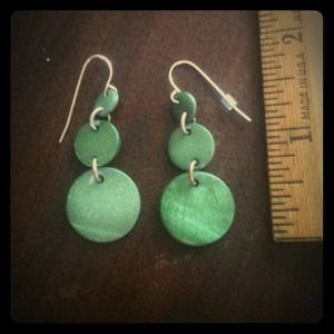 Green shell tiered earrings