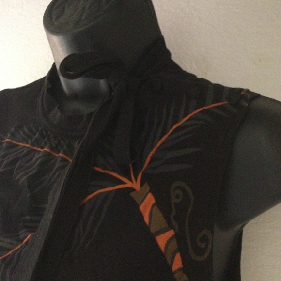 ❌SOLD❌Black and orange button shoulder blouse - Picture 2 of 4