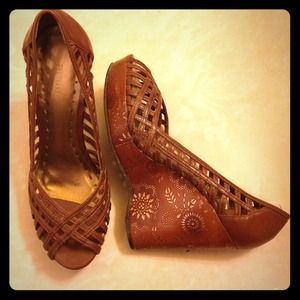 ⚡REDUCED⚡BCBG Wedge shoe